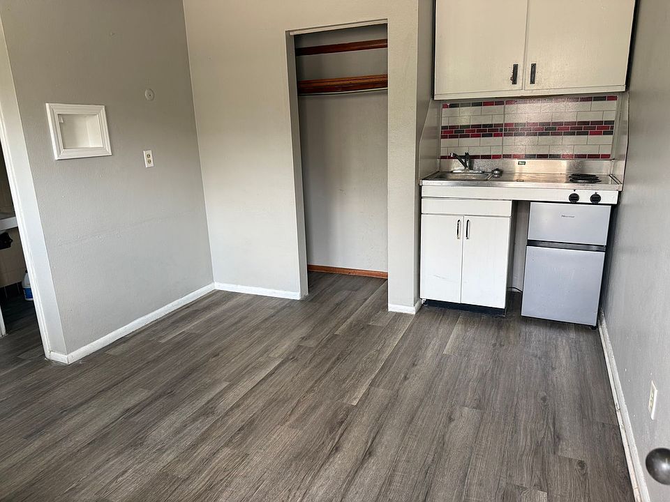 2nd image of 815 Crescent Dr #4
