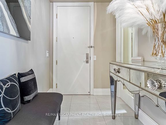 5th image of 35 Kingsbridge Garden Cir #2706