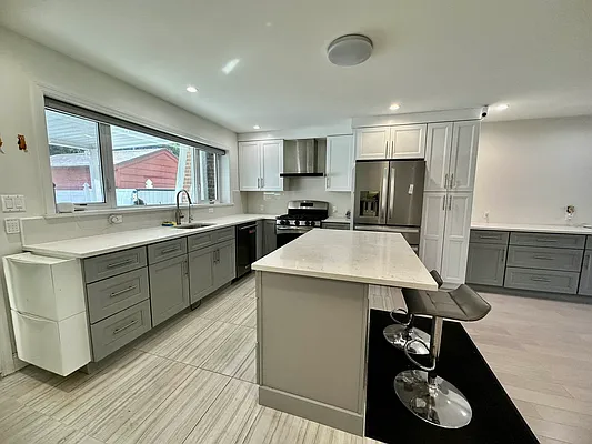 Rented by E Realty International Corp | media 10