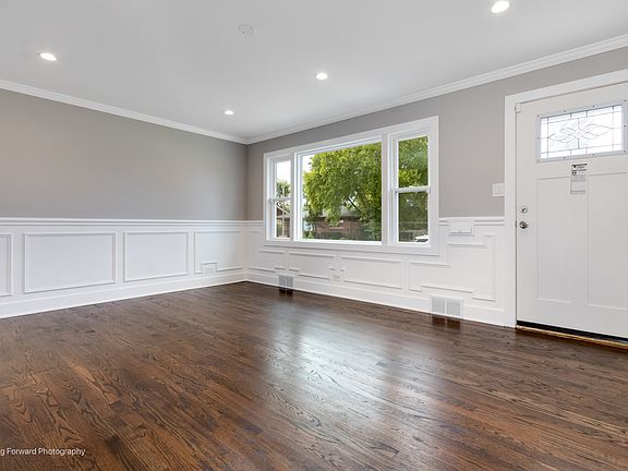 2nd image of 914 E 162nd Pl
