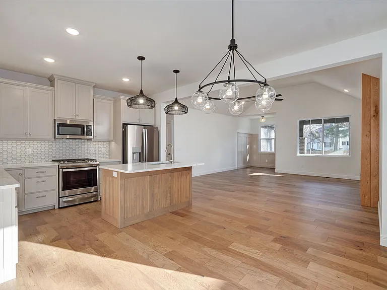 1111 S National Ave — Photo 13