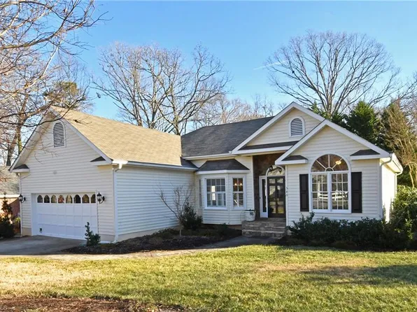 540 Lynhaven Ct, Winston Salem, NC 27104