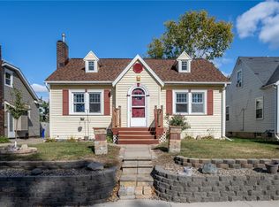 320 19th St NE, Cedar Rapids, IA 52402