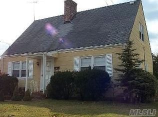 23 Avon Rd, Hewlett, NY 11557