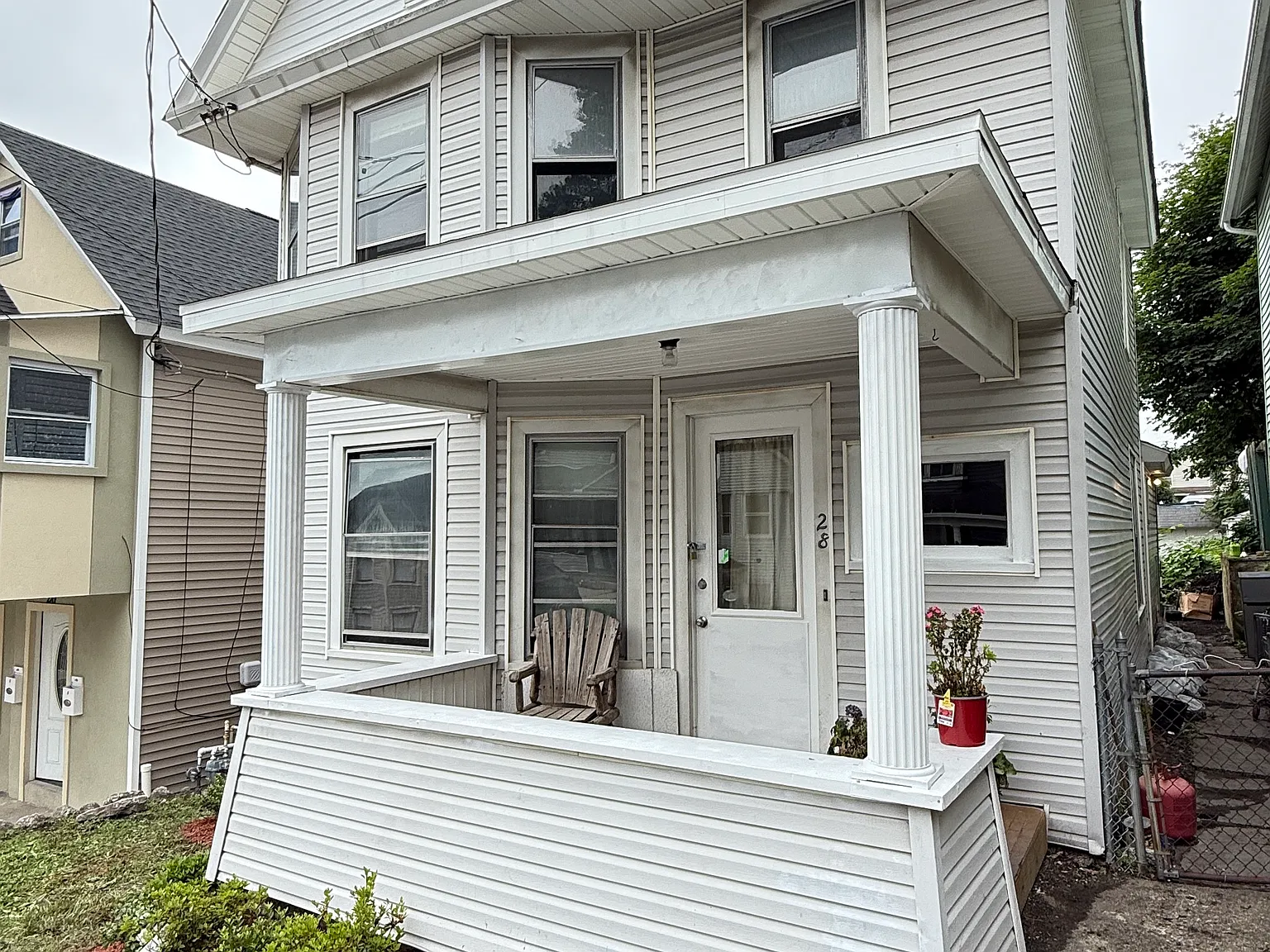 5 bed, 2200 sqft, $1,700 — Photo 3