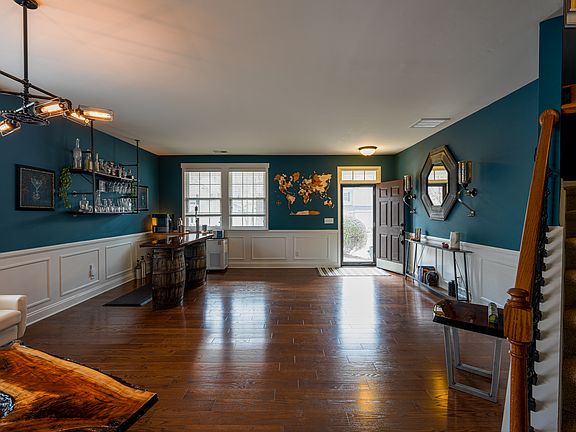 3rd image of 111 Woodtrellis Ct
