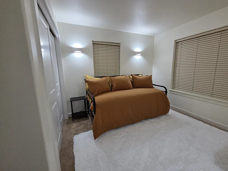 Bedroom 1 daybed