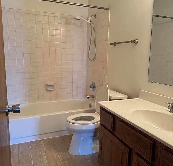 5701 S 52nd St — Photo 2
