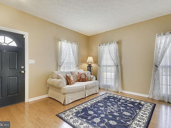 2nd image of 142 Leeds Creek Cir