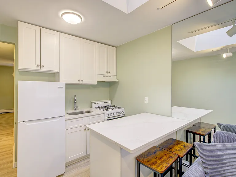 979 Oceanfront #8 — Photo 4