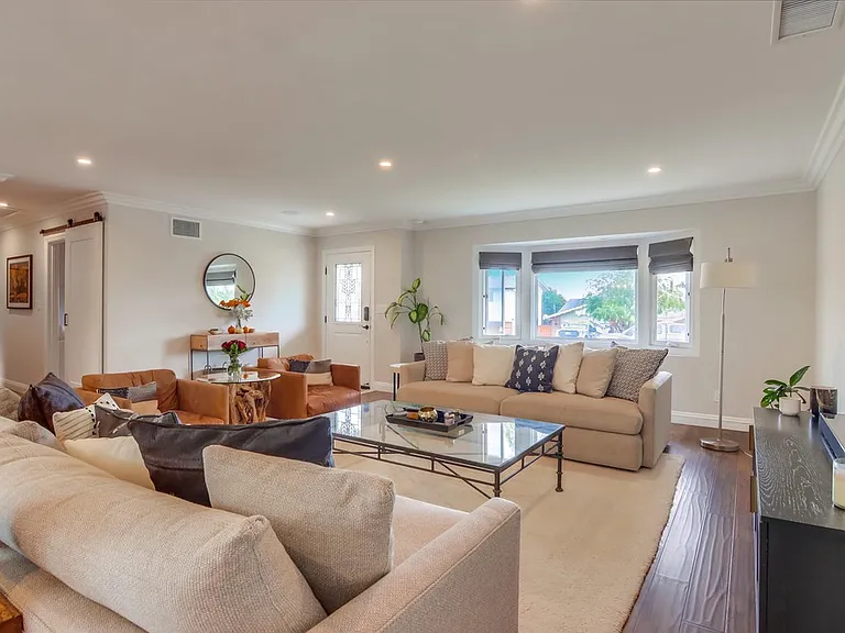 1705 Freda Ln — Photo 12