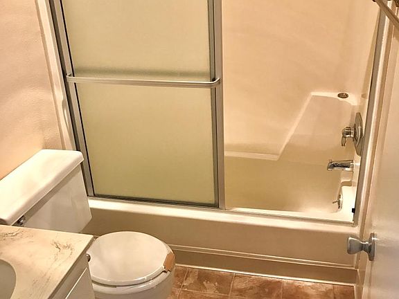 2nd image of 5303 Yarmouth Ave APT 109