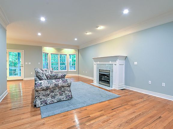 5th image of 2232 Sheffield St