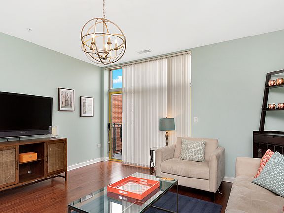 3rd image of 1210 Chicago Ave APT 707