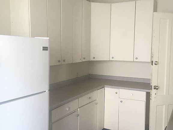 3rd image of 904 N Alvord St #2