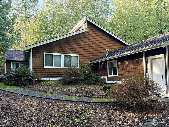 4th image of 82 Machias Loop