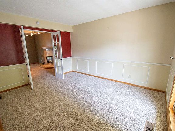 4th image of 5515 N Leawood Ct
