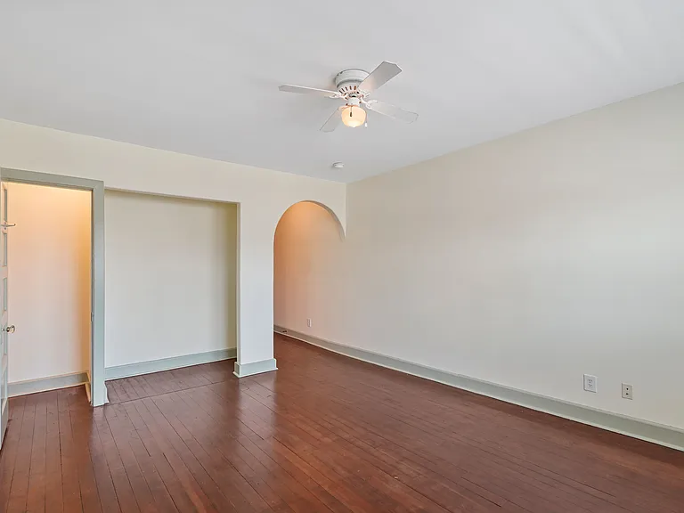 2524 James M Wood Blvd #202 — Photo 8
