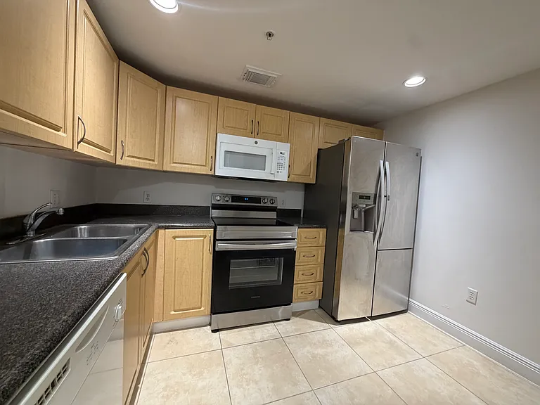 2532 SW 19th Ave #309 — Photo 12