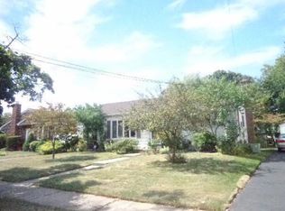 996 Dana Ave, Valley Stream, NY 11580