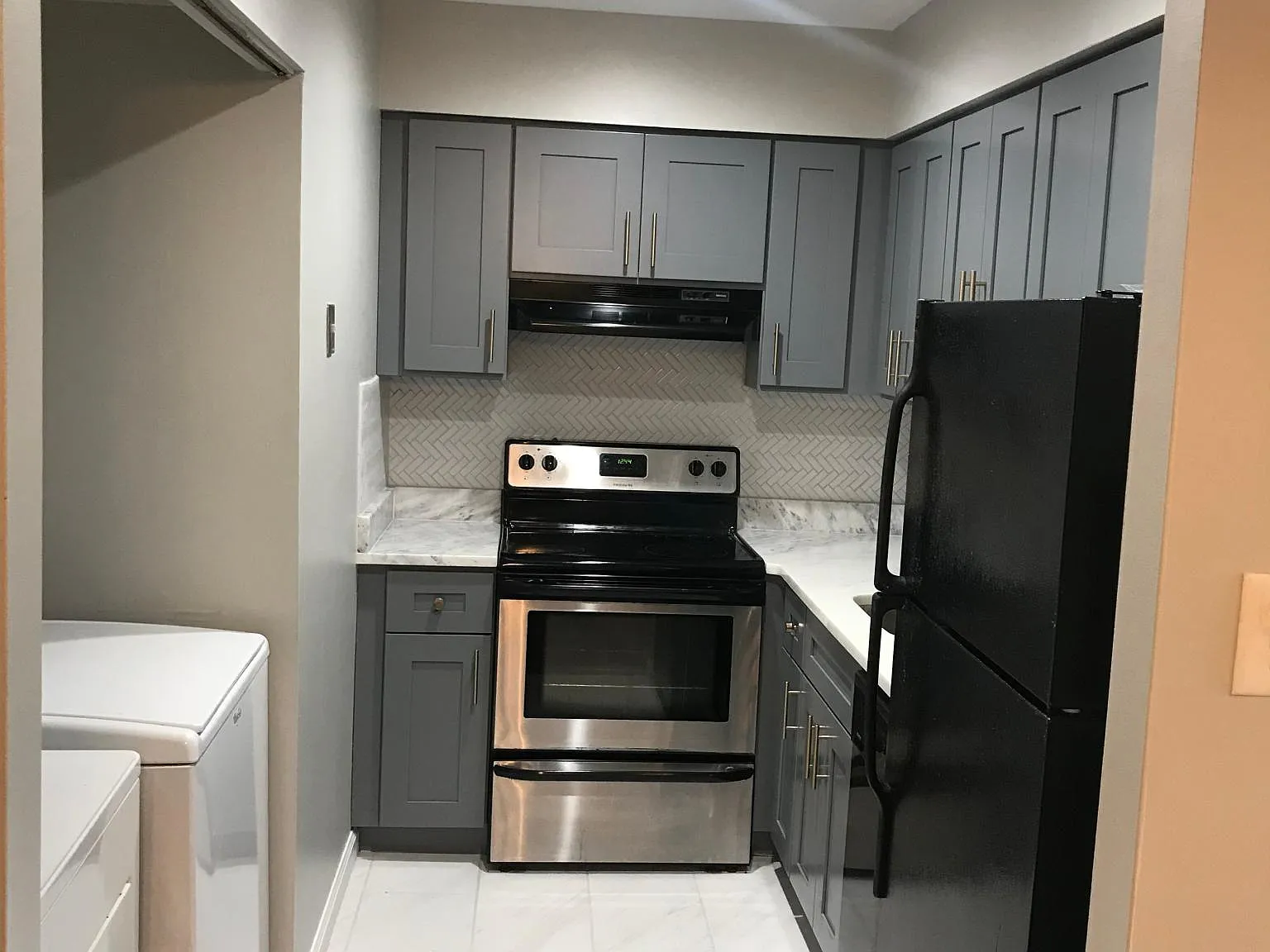 1029 Oakwood Dr — Photo 1