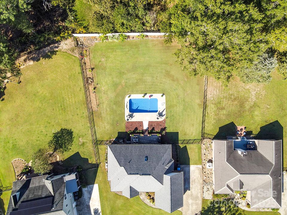 1st image of 8316 Quail Hollow Dr