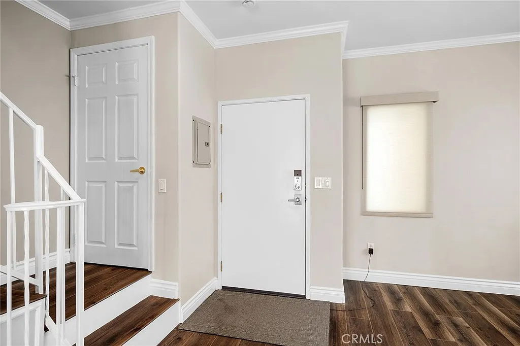 2 bed, 756 sqft, $3,300 — Photo 4