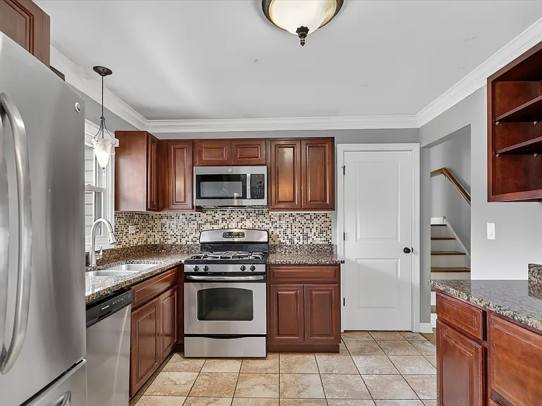 5635 Alabama Ave — Photo 5