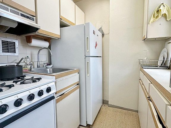 2nd image of 1121 Arlington Blvd APT 802