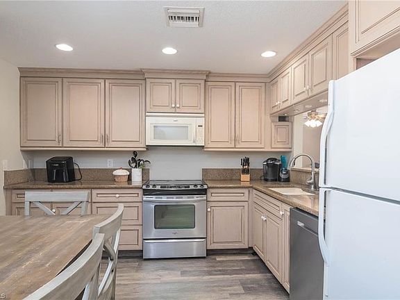 5th image of 5380 Coral Wood DR