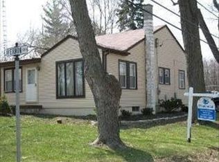 105 Vernon Dr, McHenry, IL 60051