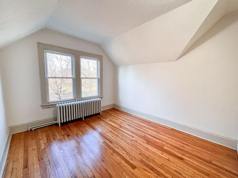 111-115 Lincoln St — Photo 5