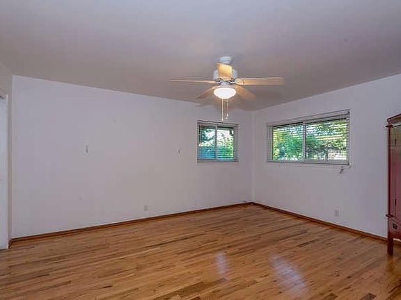 3rd image of 5554 N Winchester Ave