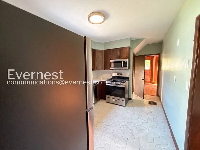 275 Cornell Ave — Photo 4