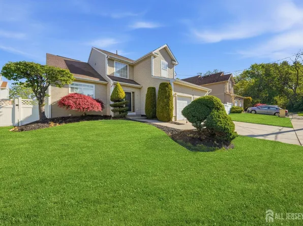42 Hinton St, Sayreville, NJ 08872