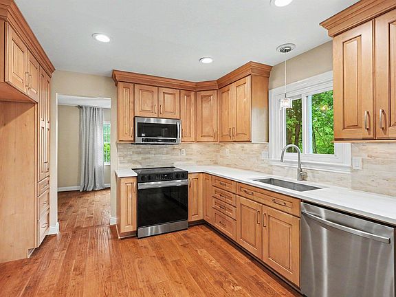 2nd image of 2726 Claiborne Ct
