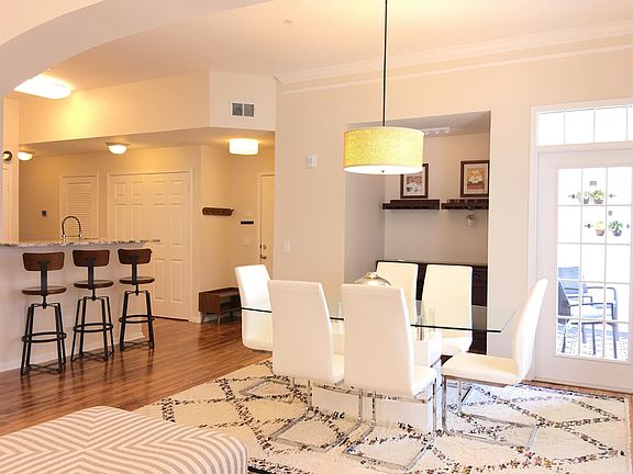 4th image of 229 Longview Ave 301-apt 1