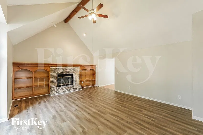 4 bed, 2.5 bath, 2033 sqft, $2,675 — Photo 3