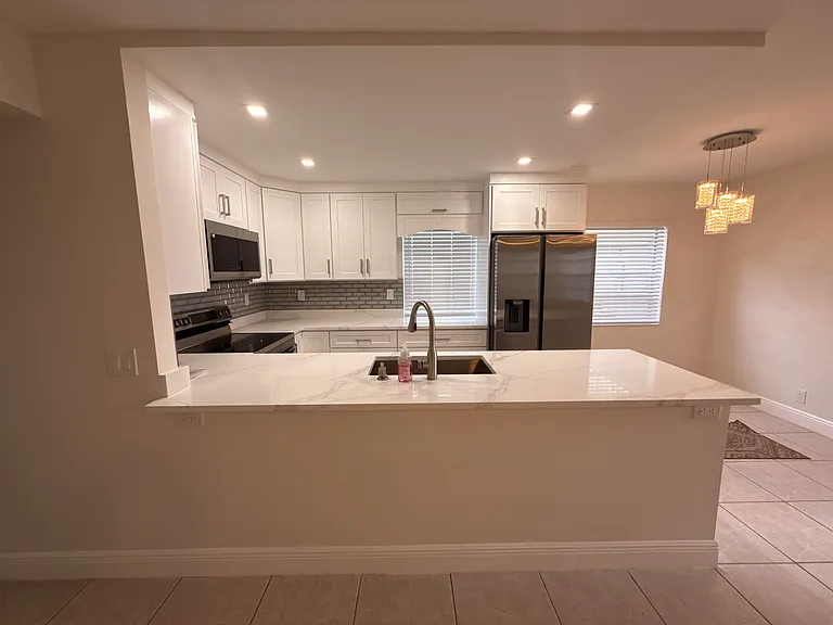 358 Normandy Ln #H — Photo 2