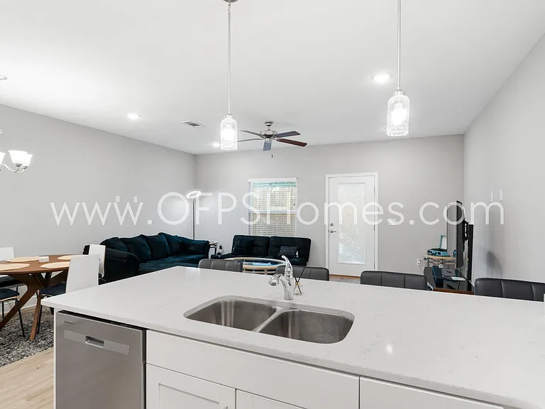 319 Carmel Dr #4 — Photo 7