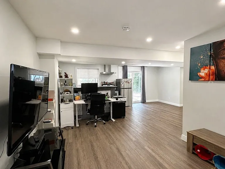 2610 Leonard St — Photo 21