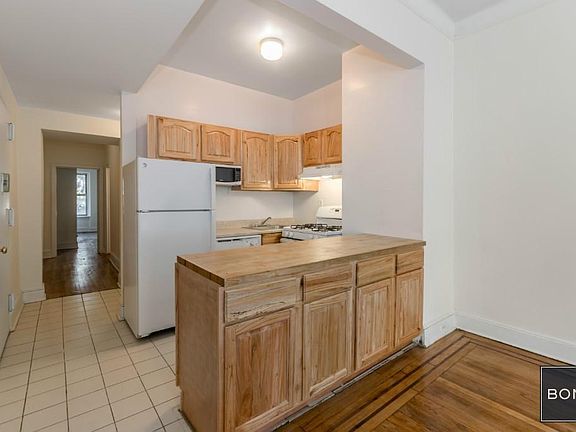 4th image of 333 E 52nd St APT 5A