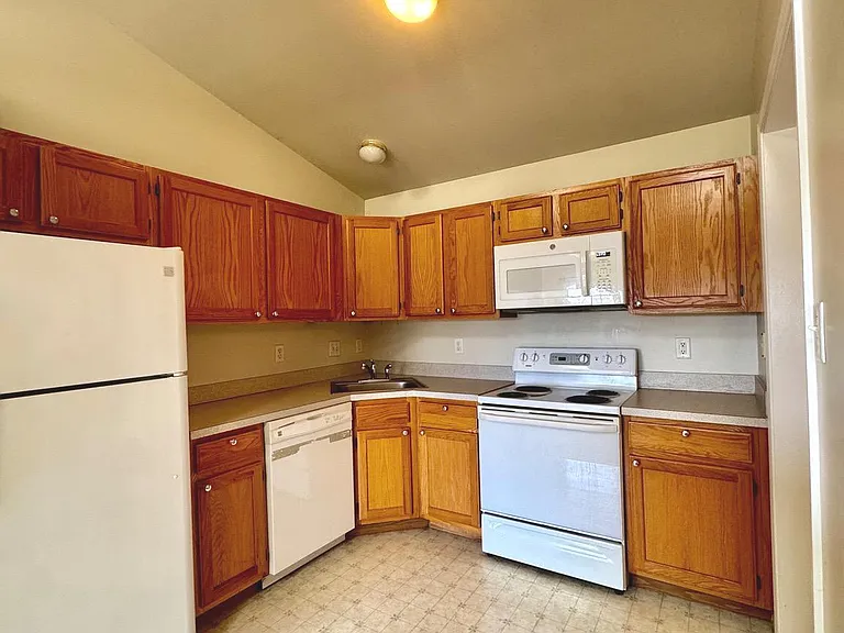 152 Brookland Ct #10 — Photo 8