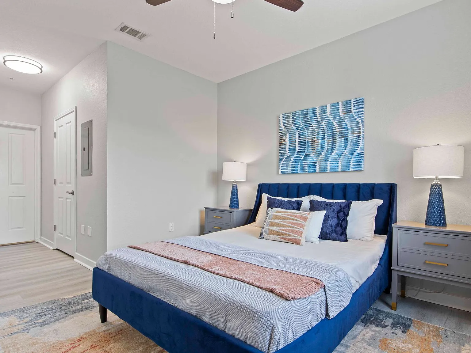 Elan Apartments — Photo 4