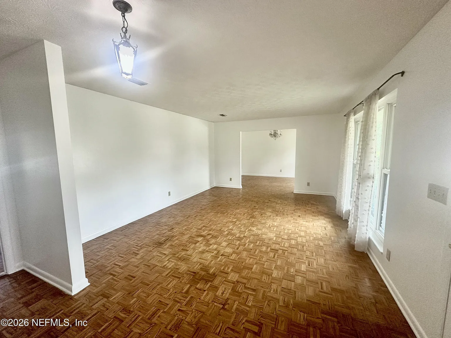4 bed, 2.5 bath, 2306 sqft, $2,800 — Photo 3