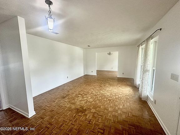 3rd image of 1148 Montego Rd E