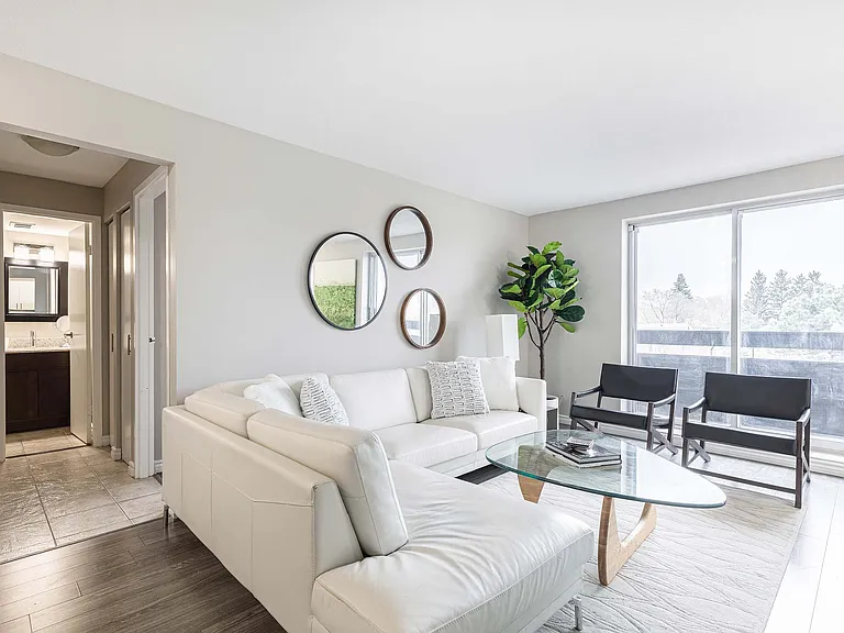 24 Brybeck Cres — Photo 1