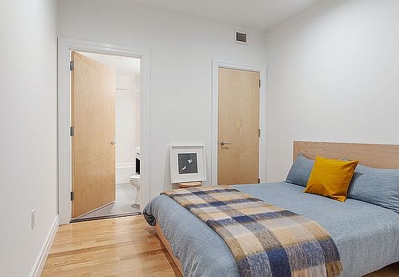 5th image of 550 W 54th St APT 1414