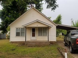 305 S Oak St, Crescent, OK 73028