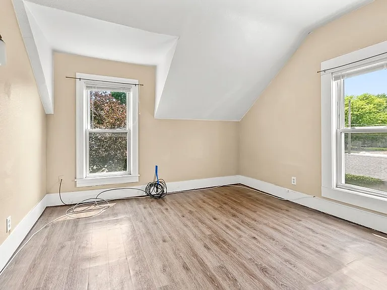 1421 Tremont St — Photo 15